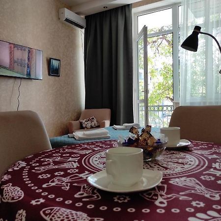 Tranquil Apartment In Vake Tbilisi Buitenkant foto