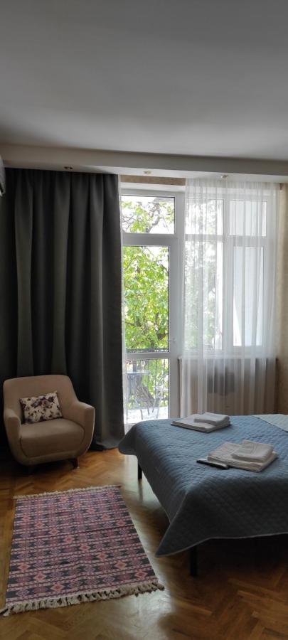 Tranquil Apartment In Vake Tbilisi Buitenkant foto