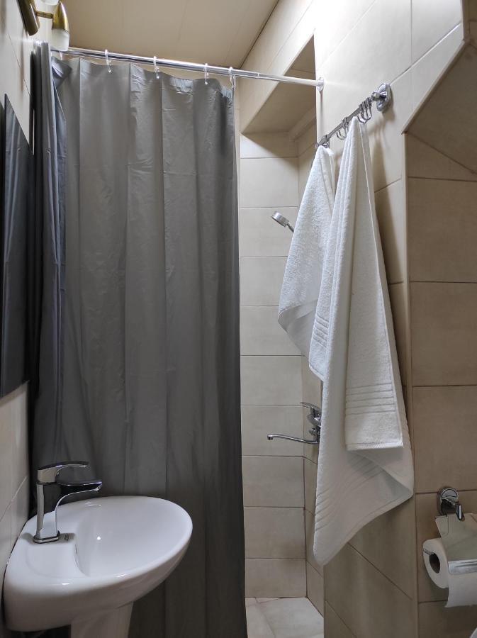 Tranquil Apartment In Vake Tbilisi Buitenkant foto