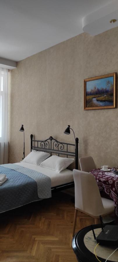 Tranquil Apartment In Vake Tbilisi Buitenkant foto