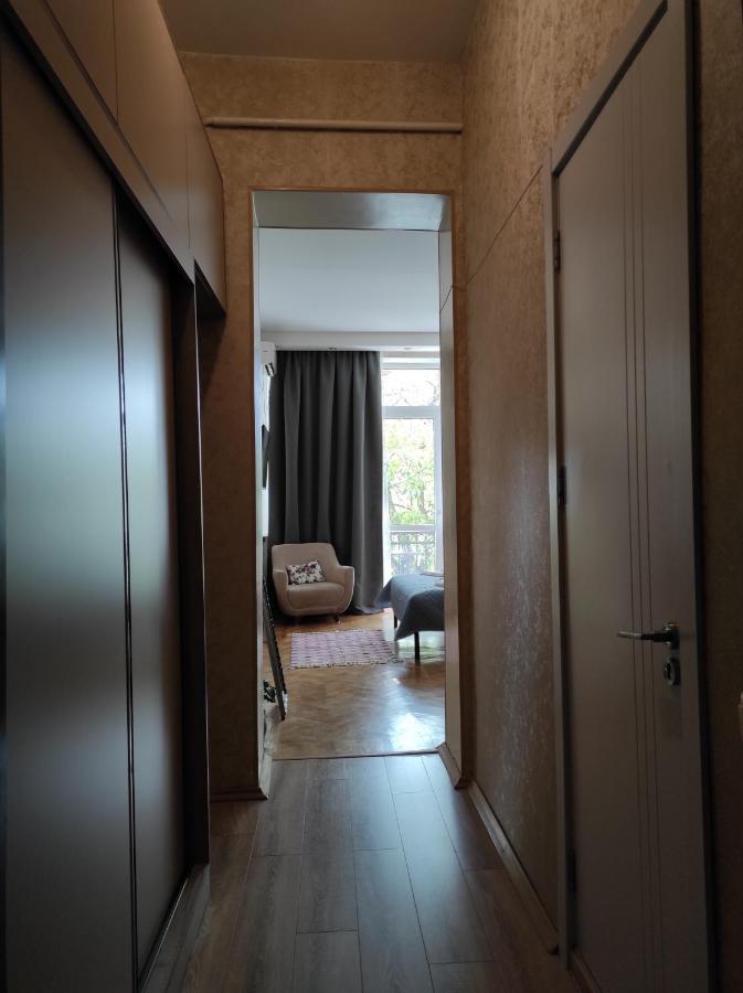 Tranquil Apartment In Vake Tbilisi Buitenkant foto