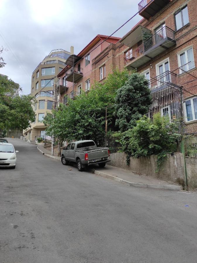 Tranquil Apartment In Vake Tbilisi Buitenkant foto