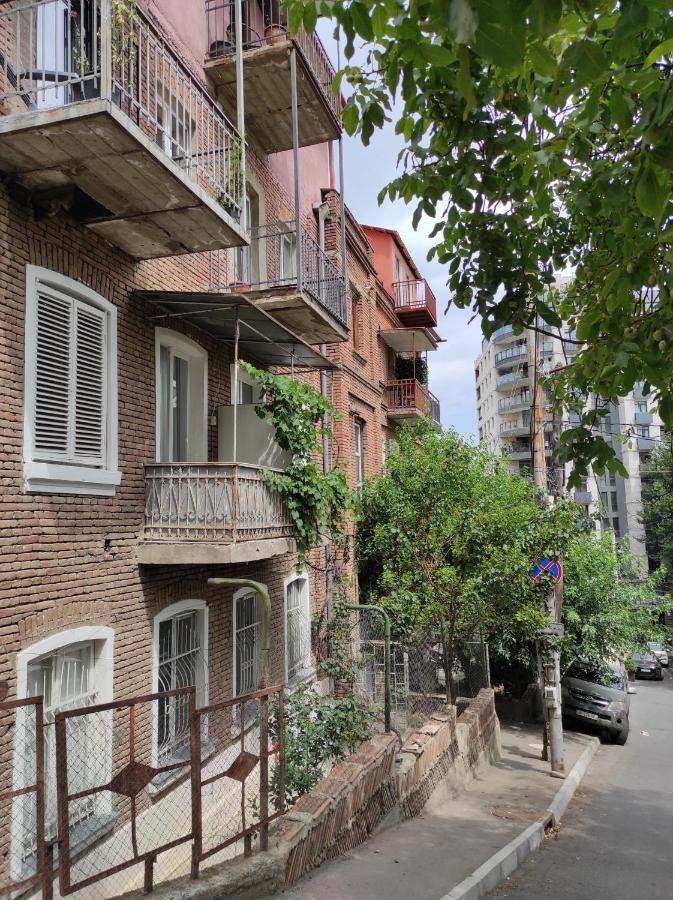 Tranquil Apartment In Vake Tbilisi Buitenkant foto