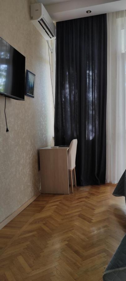 Tranquil Apartment In Vake Tbilisi Buitenkant foto